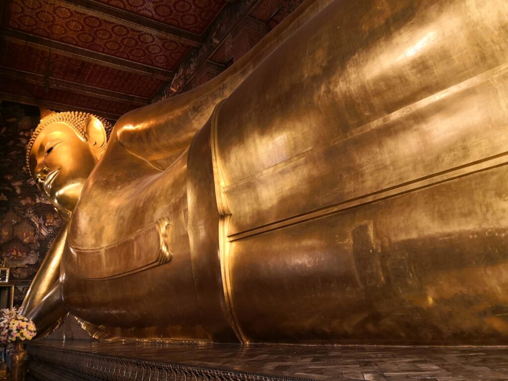 Statuia lui Buddha Înclinat