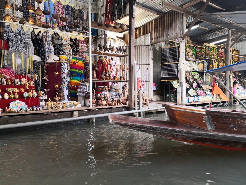 Piața plutitoare Damnoen Saduak