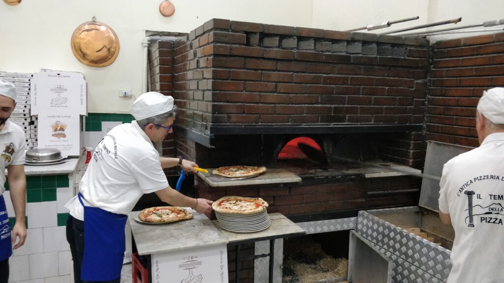 Vedere din L'Antica Pizzeria Da Michele